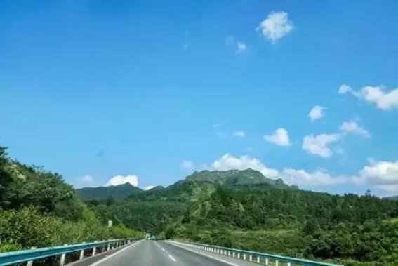 2025年元旦出行全攻略：高速收费与天气预报解析