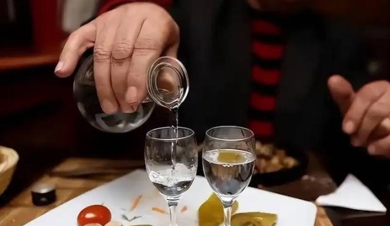 老人戒酒，是否对健康更有利？医生的详细解答