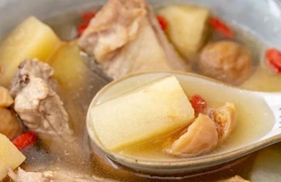 橄榄排骨汤的养生奥秘：冬季滋补佳品，身体健康福音！
