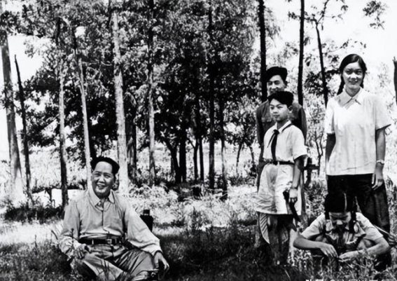 回顾1958年：毛主席天津之行，与天津百姓亲密互动的6小时