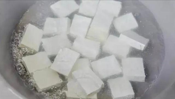 煎豆腐的两大技巧，让你轻松煎出完美豆腐