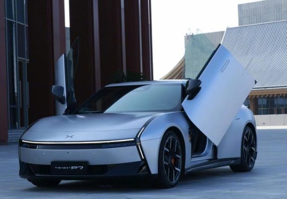 小鹏P7颜值再升级，蝴蝶门版本能否撼动市场？