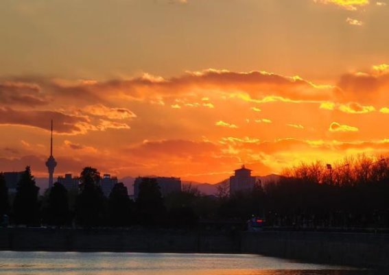 北京的晚霞，春天的温柔邀约