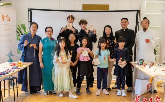 湖北非遗文化在巴黎绽放光彩，法国青少年乐享中国风