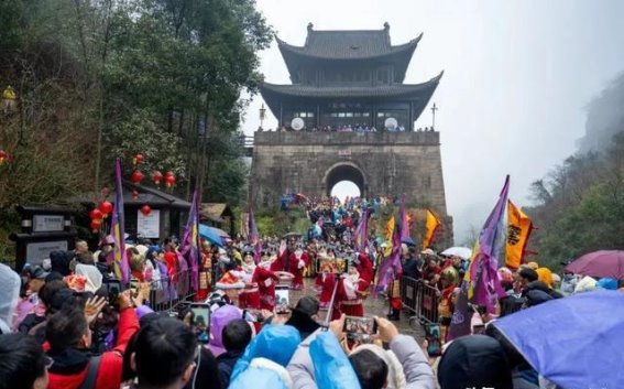 大年初五，剑阁县迎来春节旅游热潮，景区人气爆棚