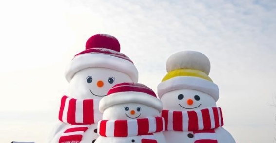 冰雪世界的温情守望——哈尔滨冰雪大世界的“雪人一家”