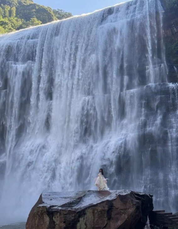 贵州赤水：探秘丹霞奇观与竹海秘境
