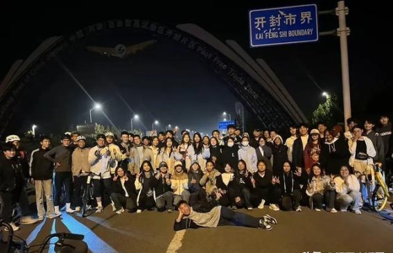 青春骑行，郑开大道上的疯狂与反击