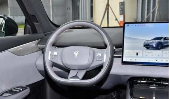 深蓝S05评测：一款兼具个性与实用性的紧凑型SUV