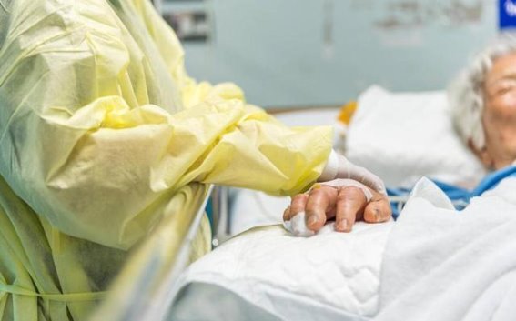 生命的脆弱：肺癌带来的无情考验