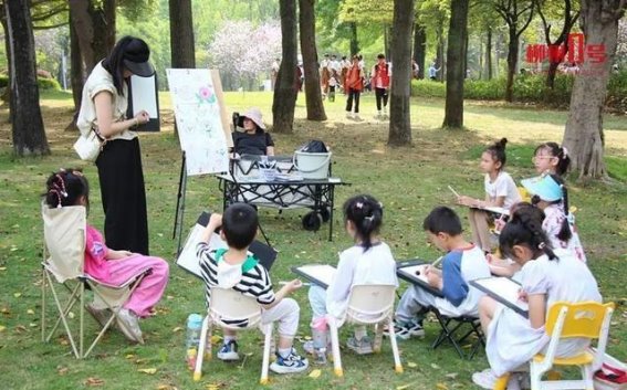 柳州马鹿山月季花海盛开，5000株“花中皇后”引爆春日浪漫