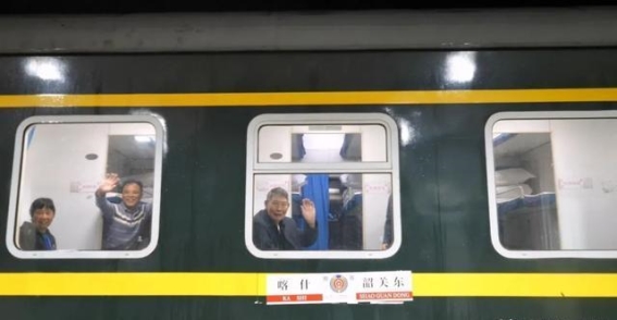 首趟“银发专列”启程，韶关老年群体迎来便捷新疆慢游新体验