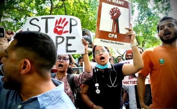 德国情侣印度旅行惨遭“免费导游”陷阱，背后真相震惊全球