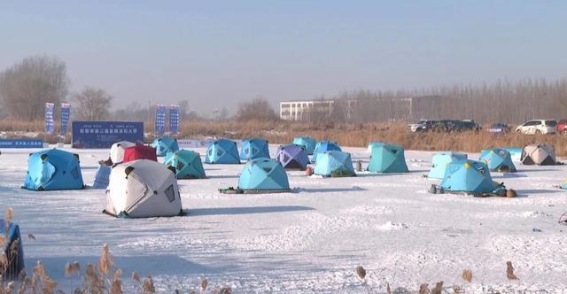 长春市第二届全民冰钓大赛：冰雪经济助力吉林冬季旅游崛起