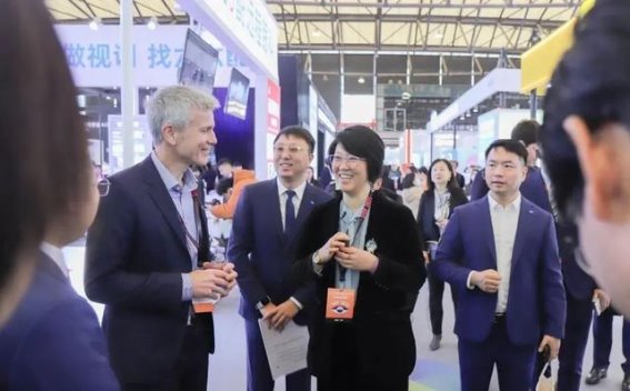 何氏眼科亮相上海眼镜展，三大战略共促行业新发展