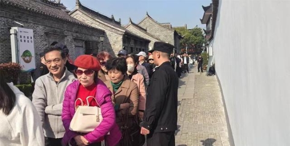 清明假期的红色文化之旅：周恩来故居迎接三万游客的背后