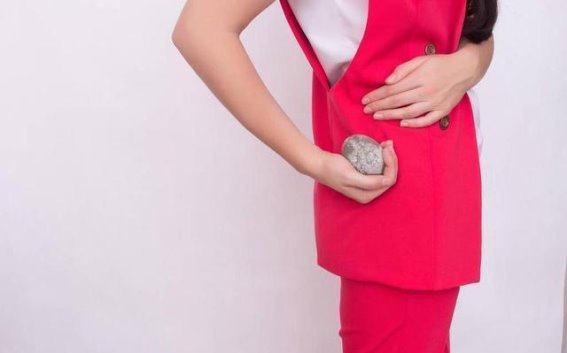 肾结石患者饮食那些事：西红柿能吃吗？这4种蔬菜或加重病情，最好少碰