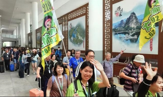 首趟高铁旅游专列抵达肇庆，开启粤港文化交流新篇章