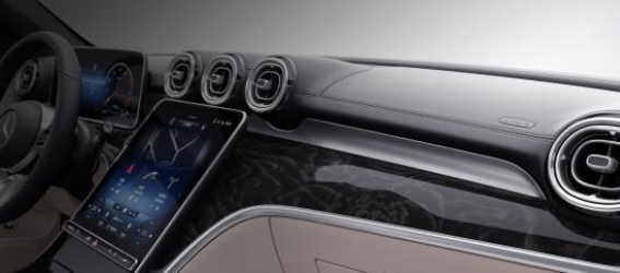 全新奔驰C级轿车：科技与豪华的完美融合