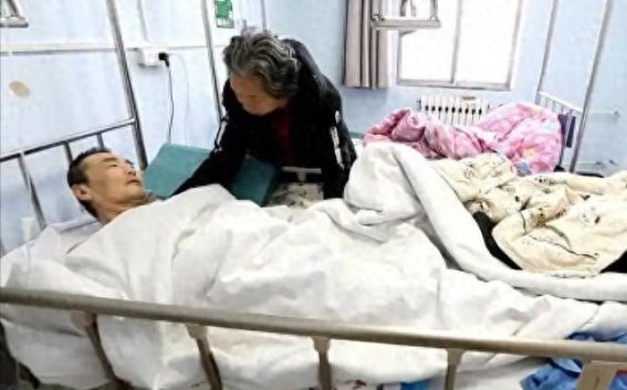 晚上这4个坏习惯可能会增加脑梗风险，别等中招才后悔