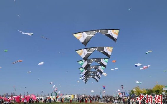 第42届潍坊国际风筝会：风筝翱翔，跨越文化的天空