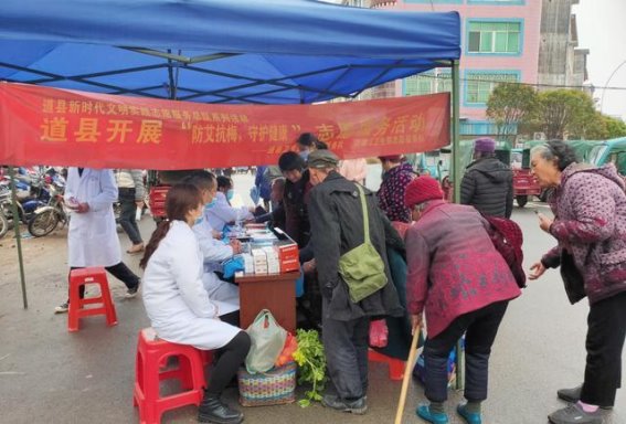 道县清塘镇卫生院开展防艾抗梅宣传活动，增强群众健康防护意识