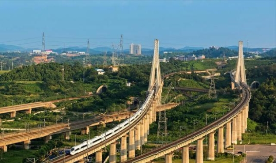 武广高铁：突破时空的极限，铸就中国速度的传奇
