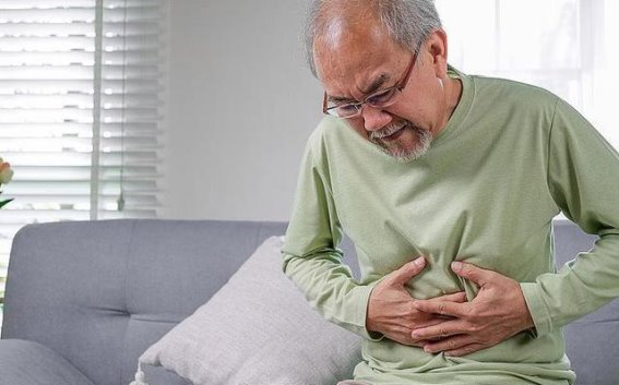 胃癌与睡前习惯息息相关？医生提醒：55岁后，睡前牢记“2做3不做”