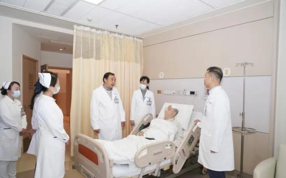 六旬女子体检发现颅内肿瘤，成功手术后康复出院