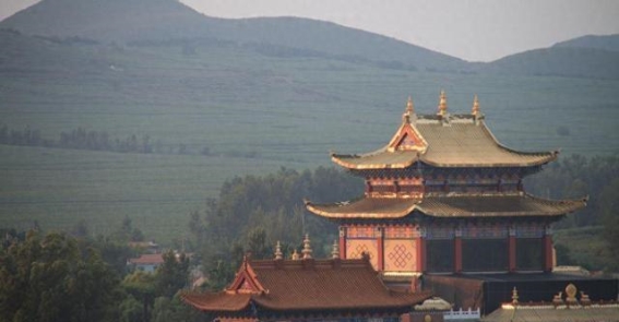 五台山的宗教庄严与商业混淆：如何重拾宁静与敬畏？