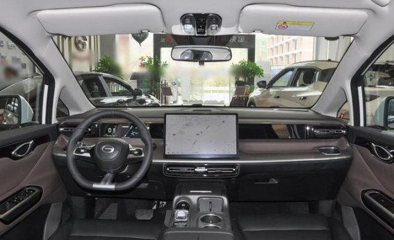 传祺E8：15万价位的油电混动MPV，续航1200公里的高性价比之选