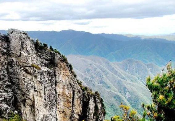 《丹洛之诗：山水间的情感流淌》