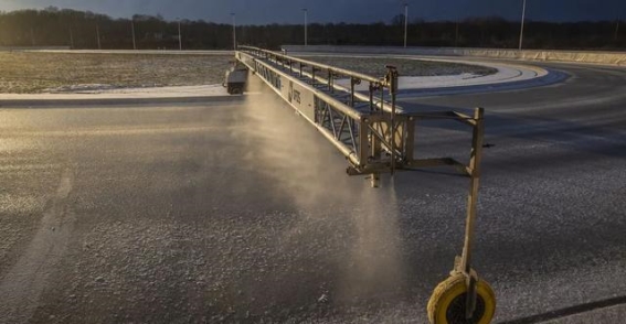 冬季奇缘：荷兰小镇Winterswijk的天然冰场与滑冰文化