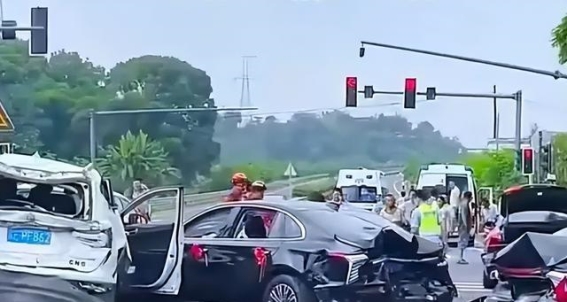 VR体验馆让闯红灯成为记忆里的教训，安全从“身临其境”开始