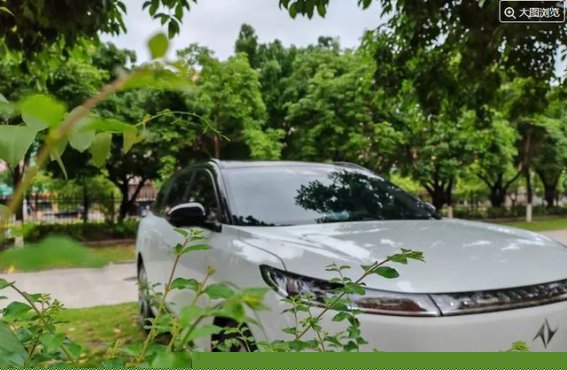 奕派008六座SUV：为多胎家庭量身打造的舒适与科技之选