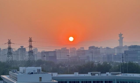 北京的夕阳，辉煌与震撼并存