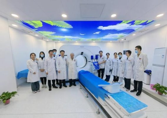留置针在影像检查中的重要选择：右手优先的理由
