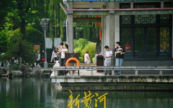 雨后清新，五龙潭泉畔成市民新宠