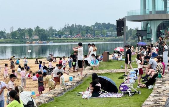 五一假期成都热度飙升，旅游新玩法吸引大量游客