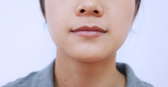 肝脏受损，身体出现“一臭二黑一黄”三大警示信号，发现后要立刻提高警惕