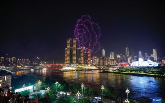重庆常态化无人机灯光秀开启，点亮夜空再现城市魅力