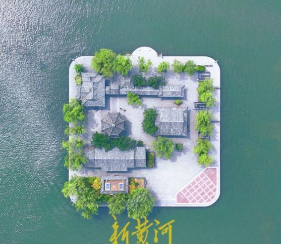 盛夏时节的大明湖：青翠波光，恍若仙境