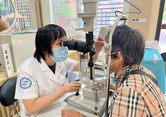济南市眼科医院携手社区开展全国爱眼日义诊活动
