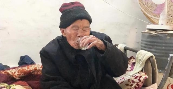 一位老人的饮酒故事与胰腺癌的警示