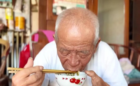 60岁后的老人，如何科学安排饮食，才能保持健康