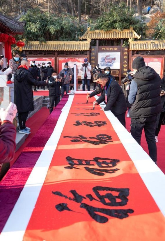 开启新年登高之旅，感受崂山福道的独特魅力