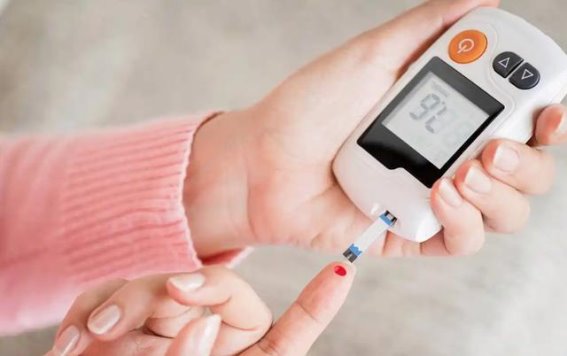 早餐补脑正当时，医生建议：健忘老人早餐多吃3样，脑子清醒记忆更佳