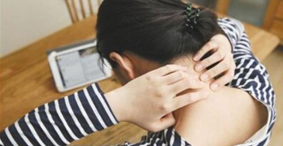 颈椎突出困扰睡眠，这些方法你都试过吗？
