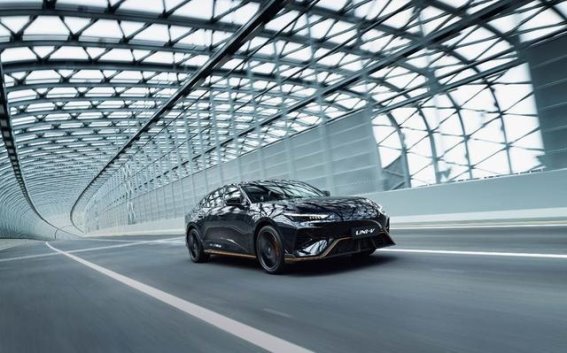 长安第三代UNI-V上市，运动轿跑也能兼具实用与激情