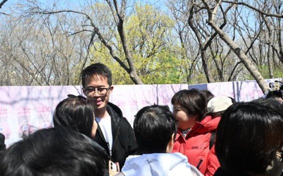 春日相亲热潮，三月三千佛山相亲大会迎来人气爆棚